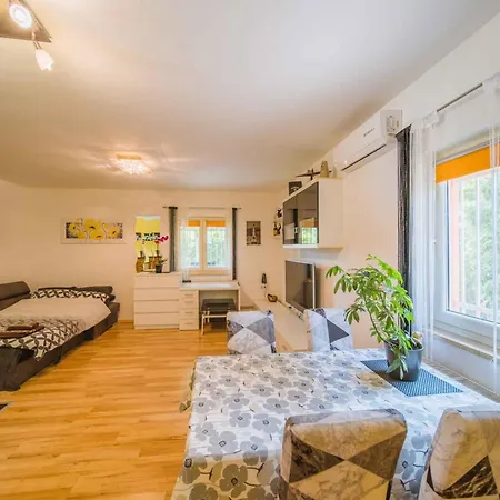 In - Istrien 40610 Villa