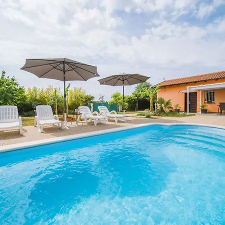 In - Istrien 40610 Villa
